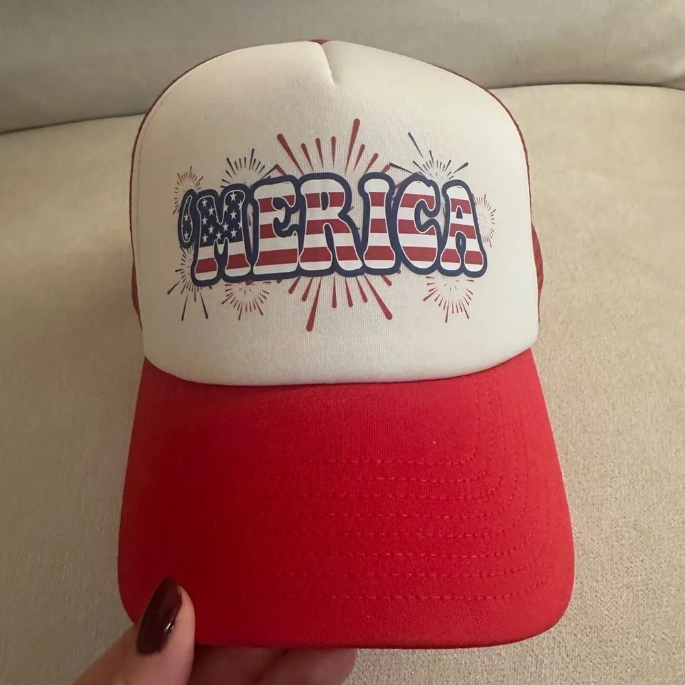 Colosseum bold trucker